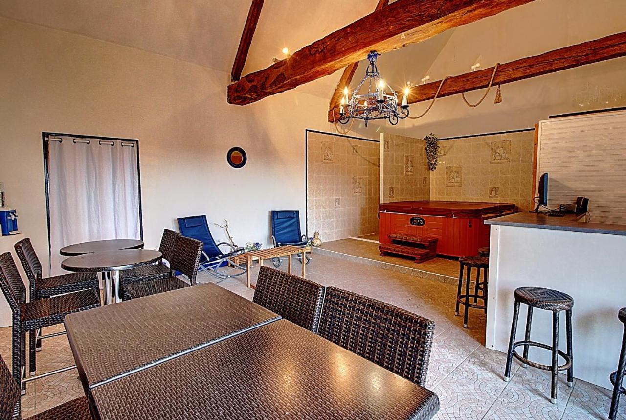 Gite De La Courtaudiere Le Petit-Pressigny Exterior foto